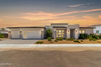 3317 Desert Dawn Dr, Phoenix, AZ 85083