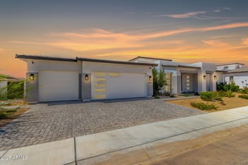 3317 Desert Dawn Dr, Phoenix, AZ 85083