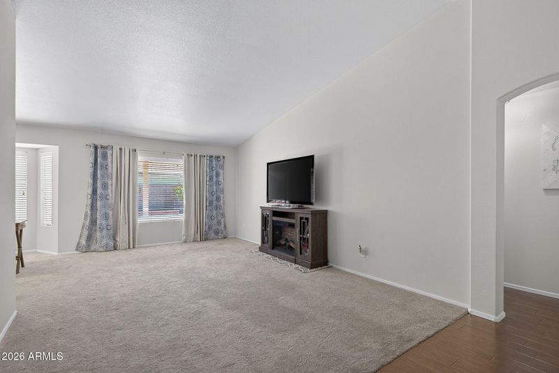 3319 E Rosemonte Dr, Phoenix, AZ 85050