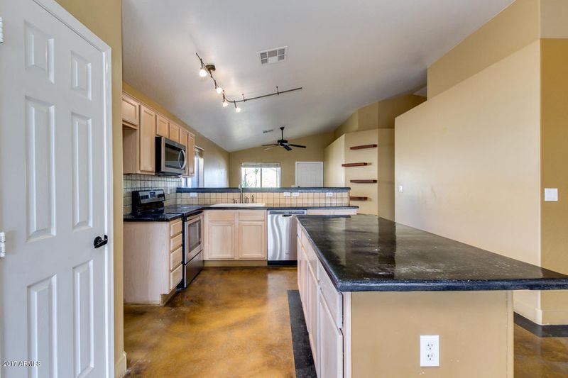 332 N 103rd St, Mesa, AZ 85207