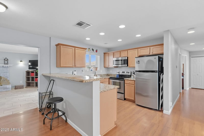 3320 Windrose Dr, Phoenix, AZ 85029