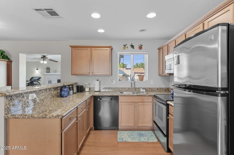 3320 Windrose Dr, Phoenix, AZ 85029