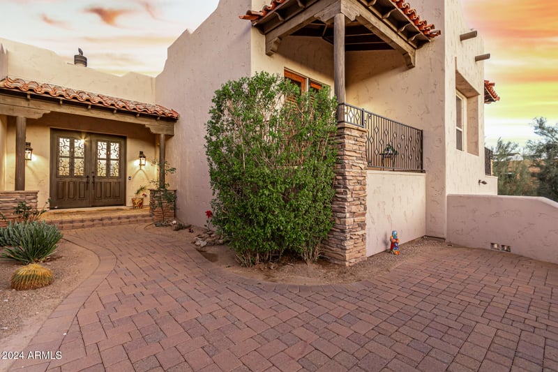 33207 12th St, Phoenix, AZ 85085