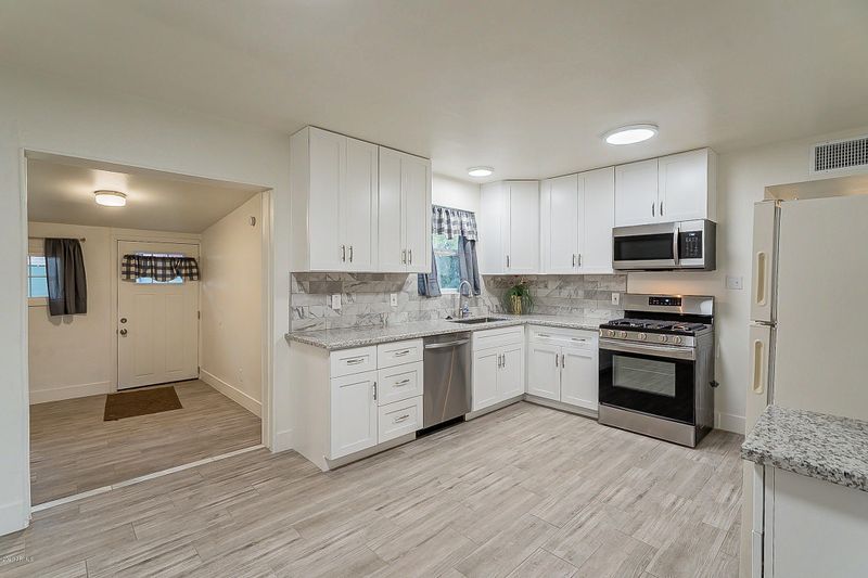 3322 E Almeria Rd, Phoenix, AZ 85008