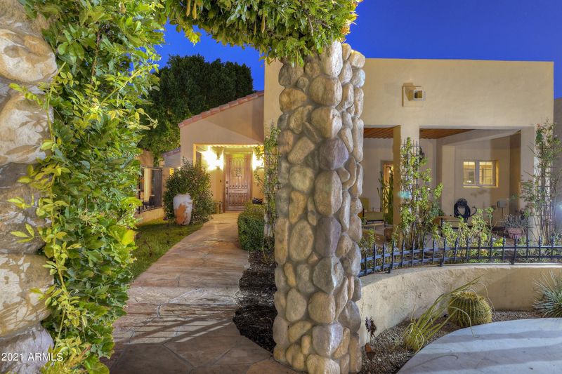 3322 N Manor Dr W, Phoenix, AZ 85014