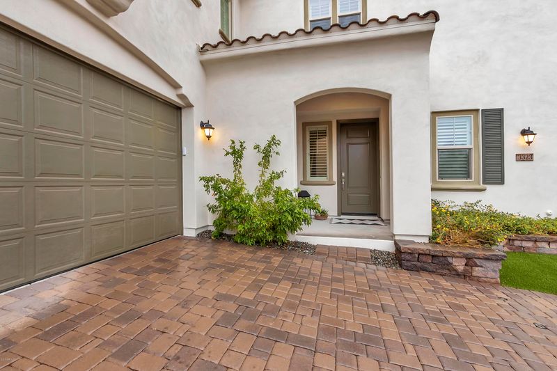 3323 N 25th Pl, Phoenix, AZ 85016