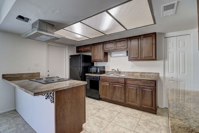 3323 S Pine St, Tempe, AZ 85282