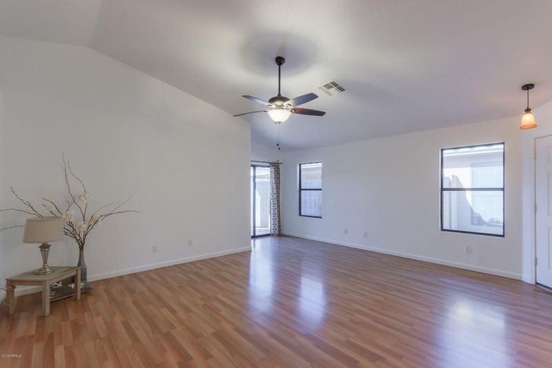 3325 E Blackhawk Dr, Phoenix, AZ 85050