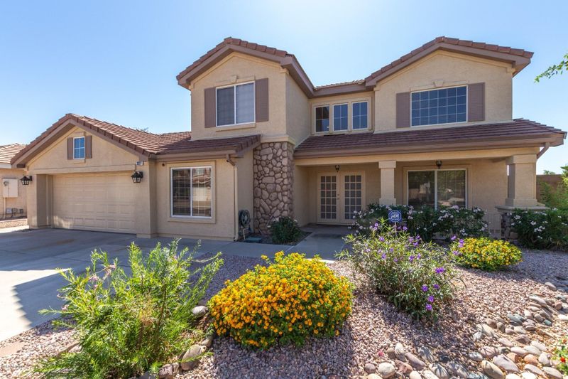 3327 E Menadota Dr, Phoenix, AZ 85050