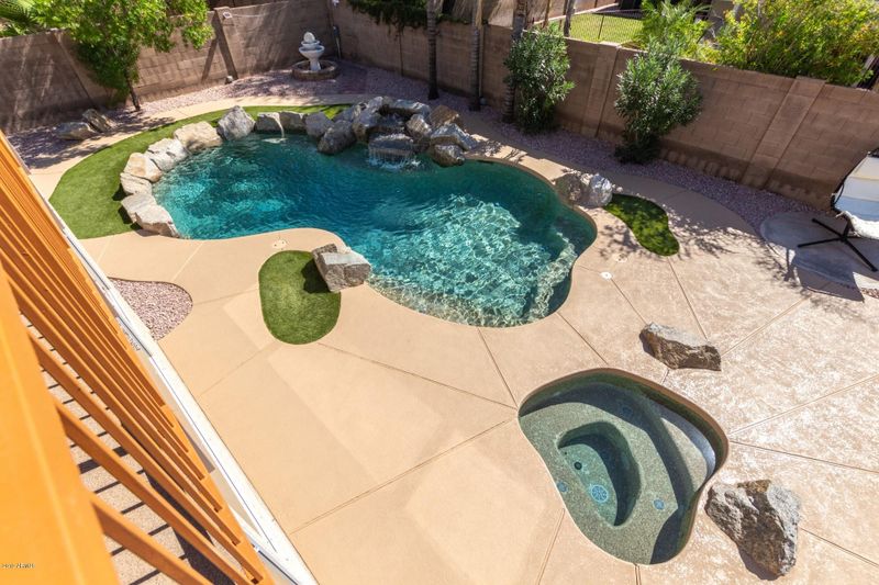 3327 E Menadota Dr, Phoenix, AZ 85050