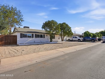 3327 Charter Oak Rd, Phoenix, AZ 85029