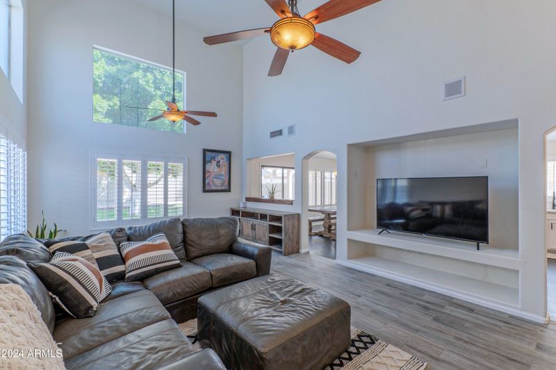 3328 E Blackhawk Dr, Phoenix, AZ 85050