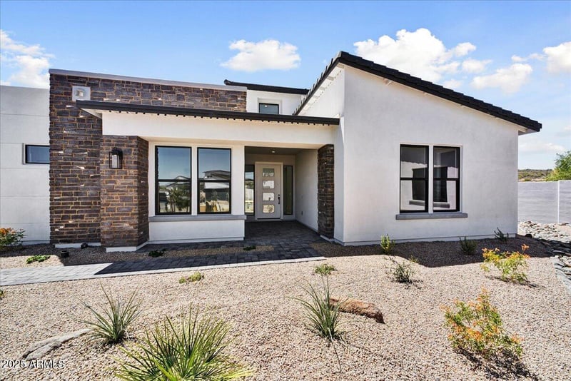 3329 Desert Dawn Dr, Phoenix, AZ 85083