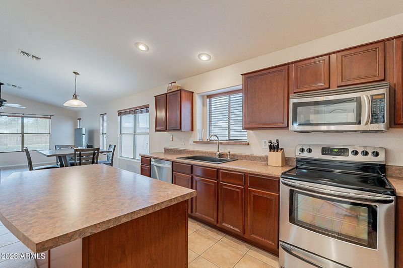3329 W Adobe Dam Rd, Phoenix, AZ 85027