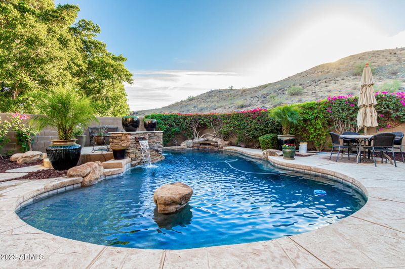 333 E Hiddenview Dr, Phoenix, AZ 85048
