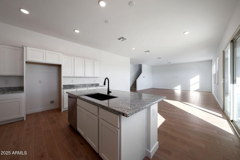 333 Flax Dr, San Tan Valley, AZ 85140