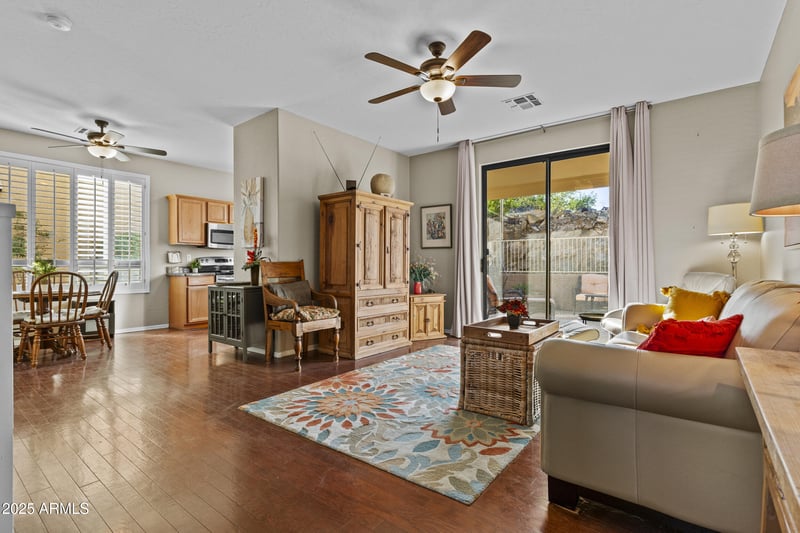 333 Redwood Ln, Phoenix, AZ 85048