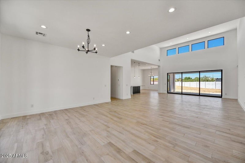 3330 Desert Dawn Dr, Phoenix, AZ 85083