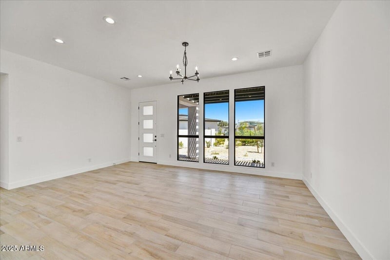 3330 Desert Dawn Dr, Phoenix, AZ 85083