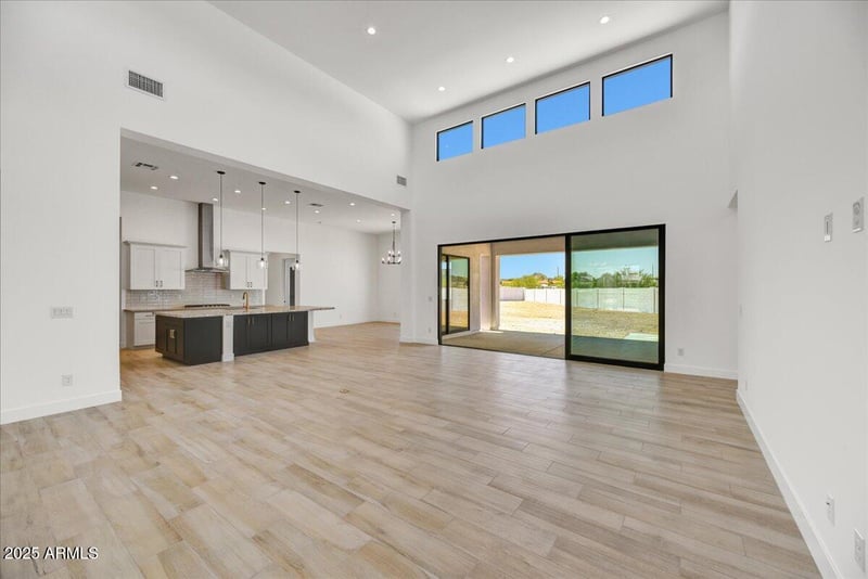3330 Desert Dawn Dr, Phoenix, AZ 85083