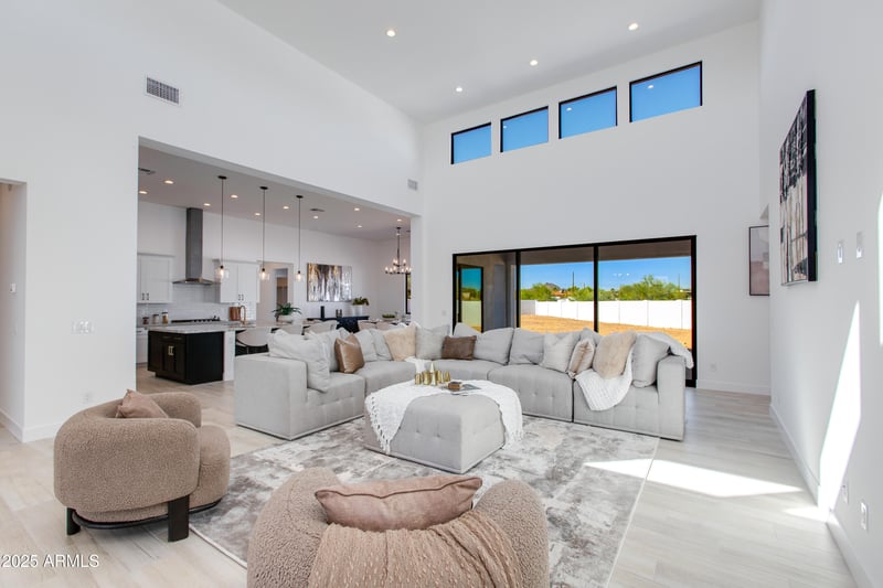 3330 Desert Dawn Dr, Phoenix, AZ 85083