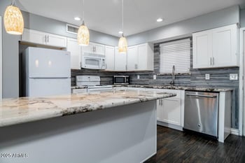 3331 Del Monico Ln, Phoenix, AZ 85051