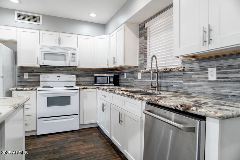 3331 Del Monico Ln, Phoenix, AZ 85051