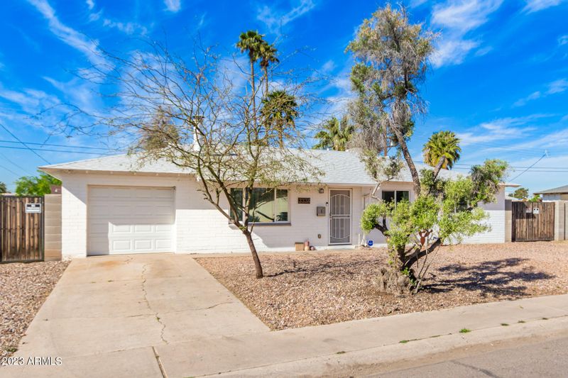 3334 N 39th Dr, Phoenix, AZ 85019