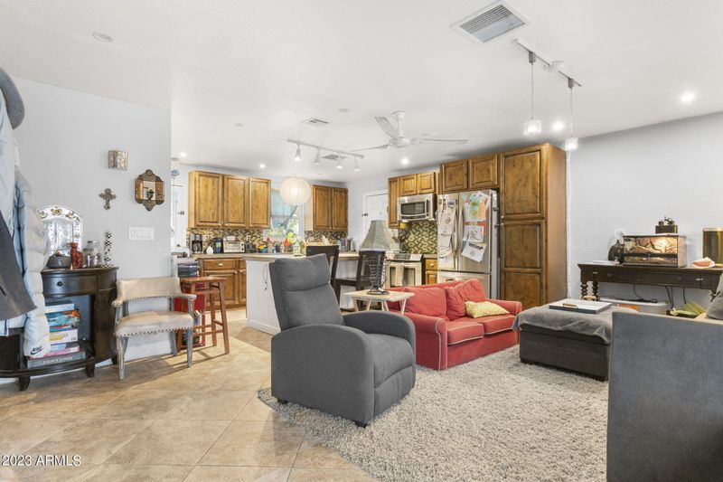 3337 E Hillery Dr, Phoenix, AZ 85032