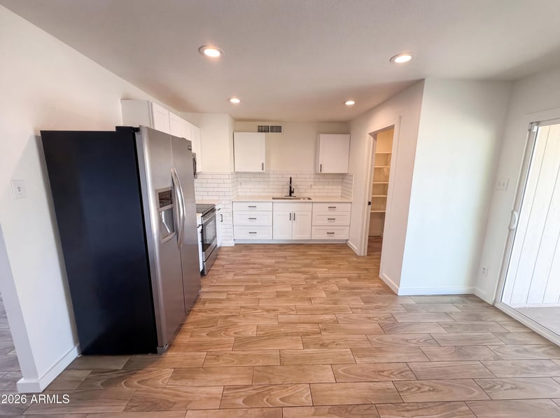 3339 Country Gables Dr, Phoenix, AZ 85053