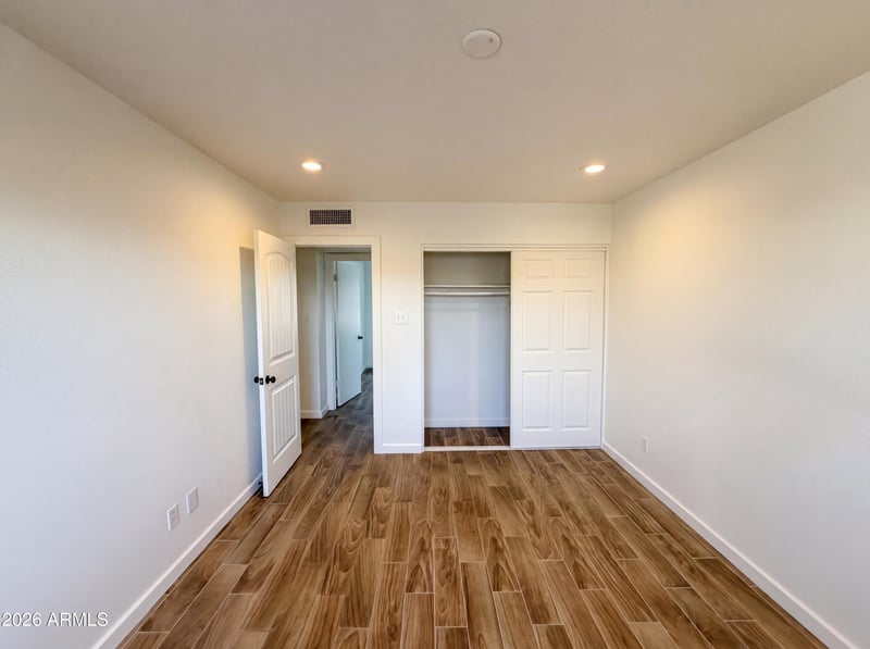 3339 Country Gables Dr, Phoenix, AZ 85053