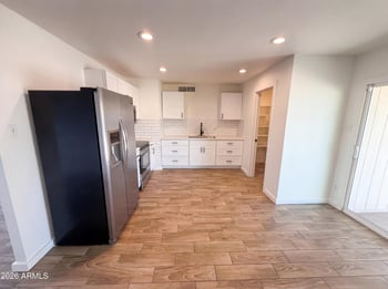 3339 Country Gables Dr, Phoenix, AZ 85053
