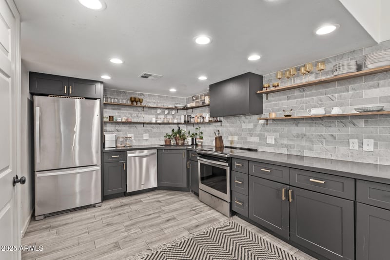 334 Medlock Dr #D102, Phoenix, AZ 85013