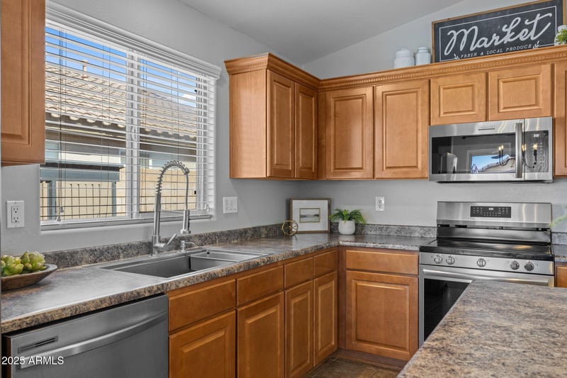 3340 Five Mile Peak Dr, San Tan Valley, AZ 85144
