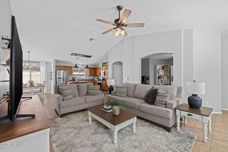 3340 Five Mile Peak Dr, San Tan Valley, AZ 85144