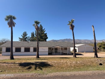 33400 Melanie Ln, Black Canyon City, AZ 85324
