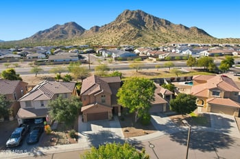 33408 Falcon Trl, San Tan Valley, AZ 85144