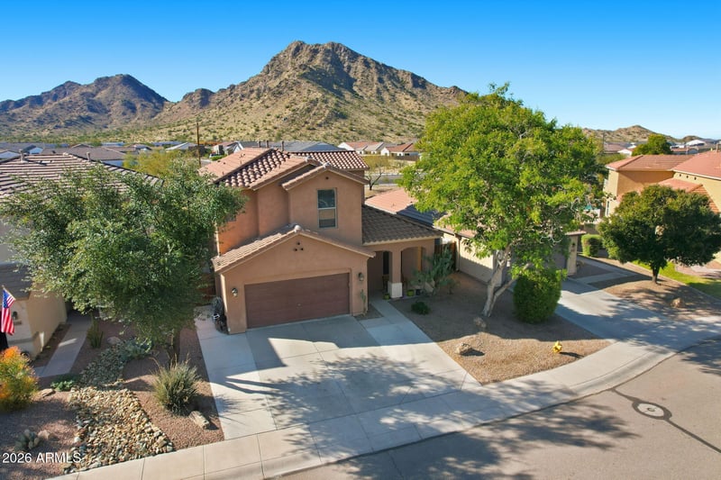 33408 Falcon Trl, San Tan Valley, AZ 85144