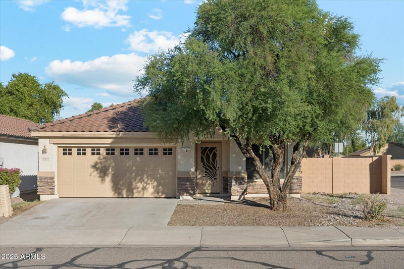 33419 Sonoran Trl, San Tan Valley, AZ 85144