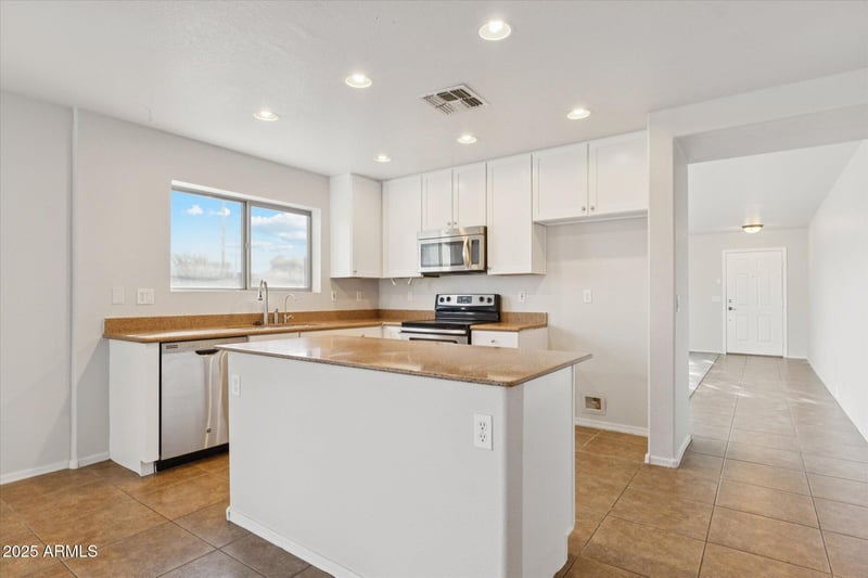 33419 Sonoran Trl, San Tan Valley, AZ 85144