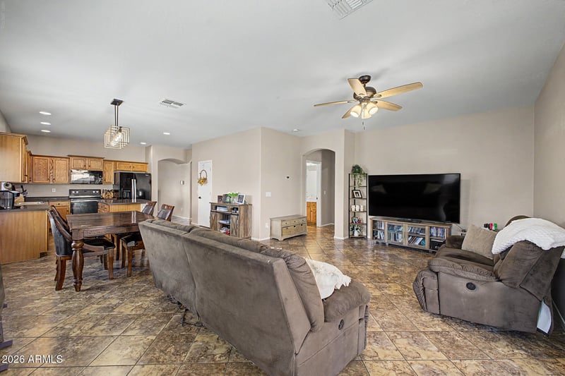 33425 Roadrunner Ln, San Tan Valley, AZ 85144