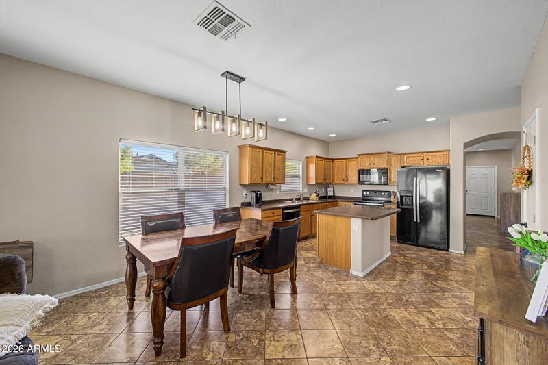 33425 Roadrunner Ln, San Tan Valley, AZ 85144