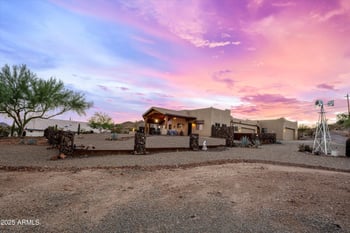 33449413 10th St, Phoenix, AZ 85085
