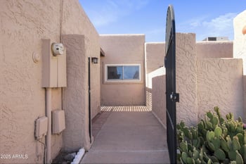 3345 University Dr #2, Mesa, AZ 85213