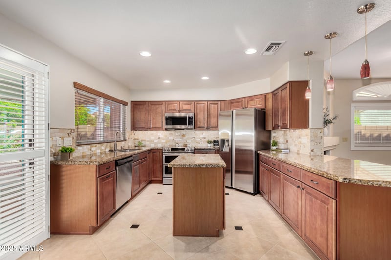 3346 Tanglewood Dr, Phoenix, AZ 85048