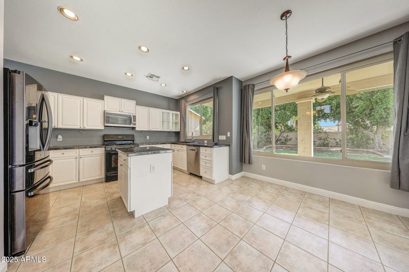 335 Helena Dr, Phoenix, AZ 85023
