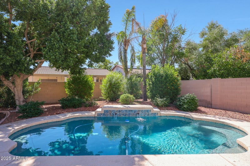 335 Helena Dr, Phoenix, AZ 85023
