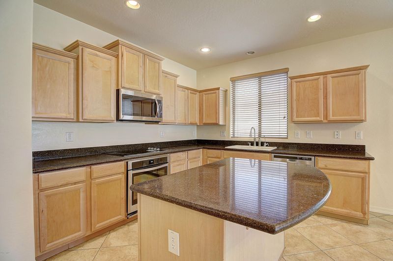 3350 E Horseshoe Dr, Chandler, AZ 85249
