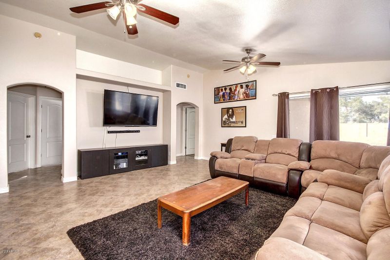3350 E Lavey Ln, Phoenix, AZ 85032