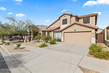 33504 24th Ln, Phoenix, AZ 85085